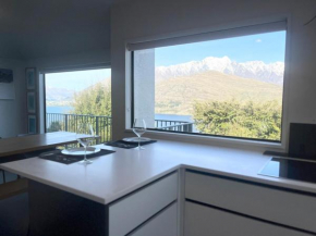 Spectacular Lake and Mountain Views Close to town